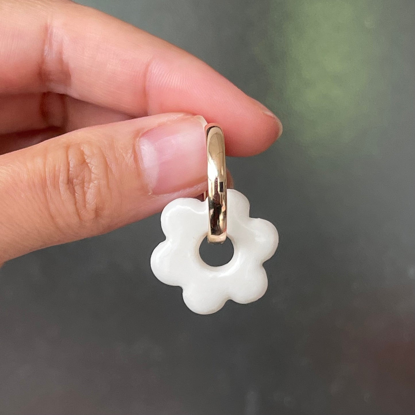BO666 porcelain daisy