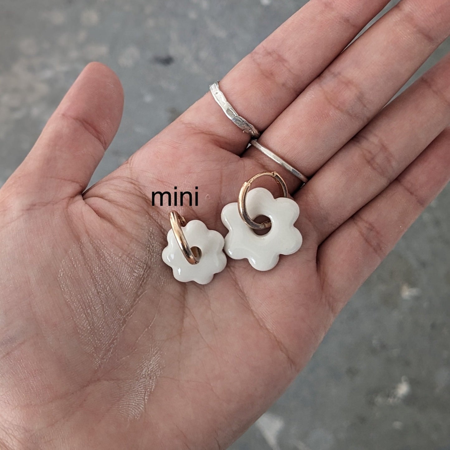 BO666 porcelain daisy