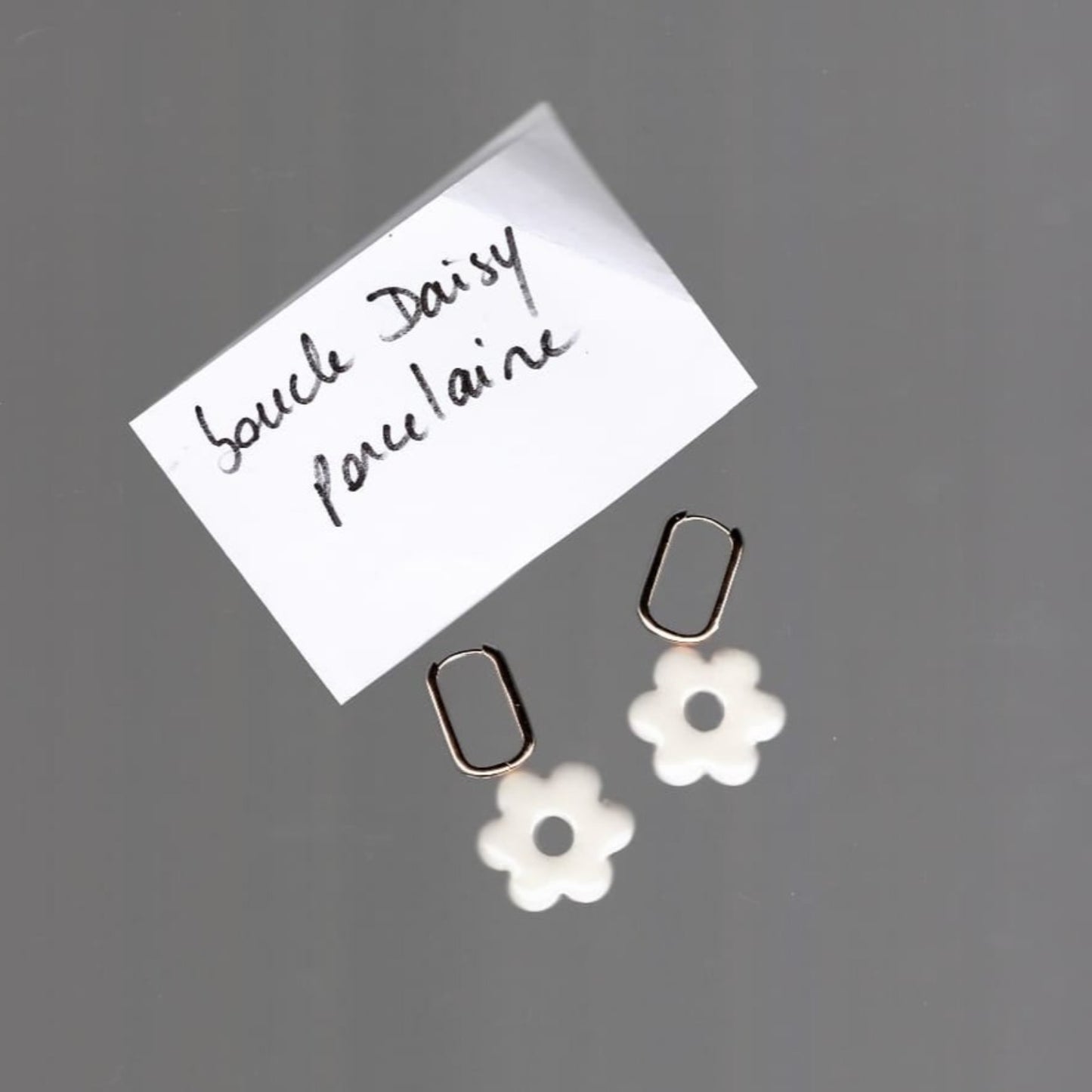 BO666 porcelain daisy