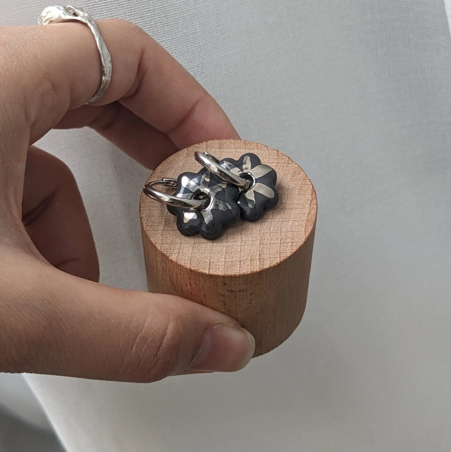 BO888 mini fleur noire et argent
