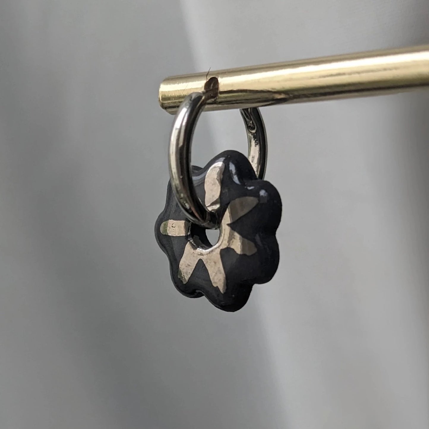 BO888 mini fleur noire et argent