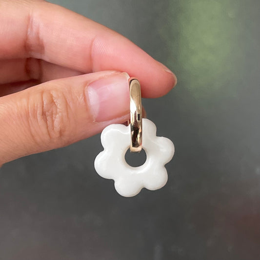 BO666 porcelain daisy